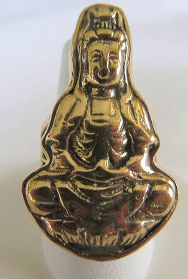 Anillo Quan Yen Sajen Bronce de Marianna y Richard Jacobs en Relieve Foto 1 de 4