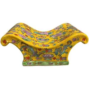 Reposacabezas o almohada de porcelana policromada china con flores, pájaros y dragones - Imagen 1 de 8