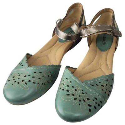 NUEVAS Sandalias Earth Boho Florales Para Mujer EE. UU. 9.5B Verde Azulado Campanario Cuero Perforado Foto 1 de 4