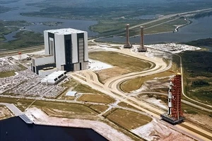 New 5x7 NASA Photo: Apollo Saturn V Test Vehicle Heads to Launch Complex - Picture 1 of 1