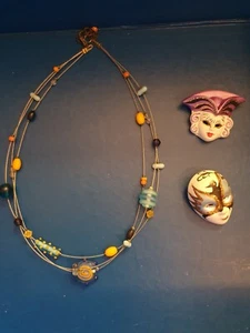 Italienischer Schmuck Glaskette und Masken Broschen - Bild 1 von 1