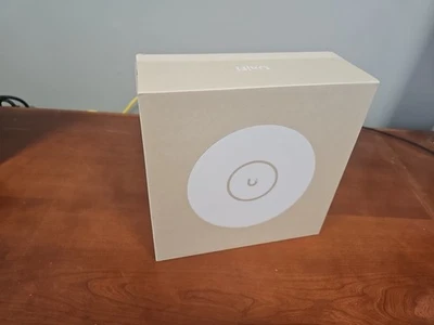 Ubiquiti Networks UniFi U7 Pro трехдиапазонная точка доступа Wi-Fi 7 - Изображение 1 из 2