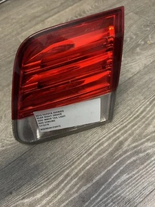 TOYOTA AVENSIS MK3 RÜCKLEUCHTE INNEN FAHRERSEITE RECHTS 2012-15 KOMBI - Bild 1 von 4