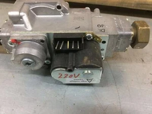 Honeywell Gas Valve VK4105A 220V Used  - Picture 1 of 5
