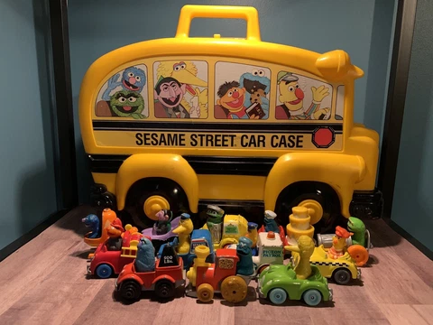 VINTAGE ~1981 Sesame Street School Bus Car Case Hasbro Muppets 12 metal cars Cover