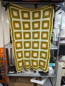 Vintage Häkeldecke 70er Jahre? Grün Creme Senfgelb 40x60" Granny Square - Bild 1 von 3