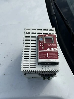 Unidad inversora estándar serie SCM 10HP 240V USADA Foto 1 de 4