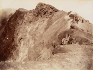 Krater des Vesuvs mit Besuchern, um 1880, Albuminpapierabzug Unbekannt (19.Jhd) - Picture 1 of 5