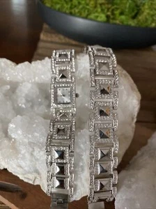 Attraktive Armbanduhr mit passendem Armband - Bild 1 von 10