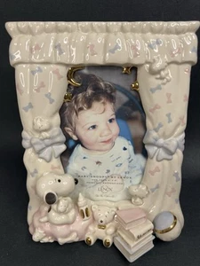 Cornice portafoto in porcellana Lenox Baby Snoopy asilo nido 4" x 6" - Foto 1 di 7