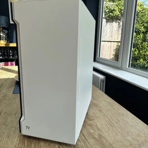 Custom Gaming PC: Ryzen 3600 6-Core, 16GB RAM, 500 SDD. Pre-owned - Bild 1 von 12