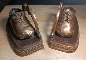 Antik/Vintage Bronze Baby Schuhe Buchstützen Türstopper (2er Set) - Bild 1 von 18