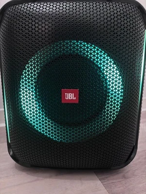 JBL PartyBox Encore Essential Tragbarer Innen- und Außen-Partylautsprecher - Bild 1 von 4