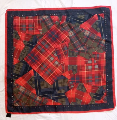 Bufanda de seda roja a cuadros Y# ESCADA hecha en Italia Foto 1 de 4