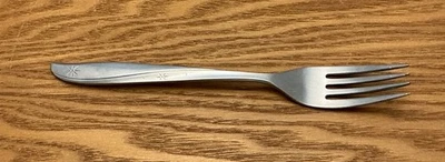 Oneida Community Stainless 1- Dinner Fork in the “Twin Star” pattern. - Image 1 of 4