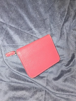Cartera de cuero Tusk en rosa y rojo. Foto 1 de 4