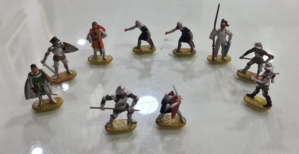 10 Vintage West German 60s ELASTOLIN CRUSADERS 40 MM figures - Image 1 of 2