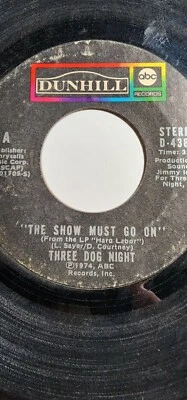 THREE DOG NIGHT -THE SHOW MUST GO ON/ON THE WAY BACK HOME GOOD F338 - Image 1 of 2