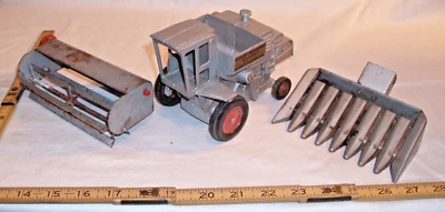 ERTL ALLIS CHALMERS GLEANER COMBINE WITH TWO HEADS 1:32 MODEL FARM TOY - Image 1 of 3