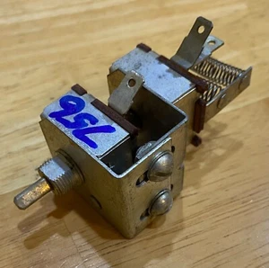 H756 Heavy-Duty Truck Piggy-Back Blower Switch / Condenser Switch - Picture 1 of 3