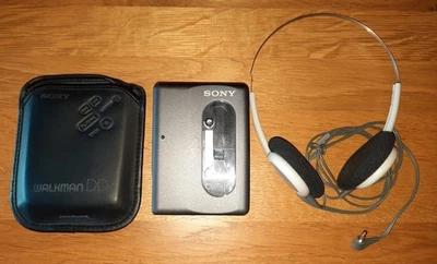 Sony Walkman WM-DD33, schwarz gebraucht, sehr guter Zustand, voll funktionsfähig - Bild 1 von 4
