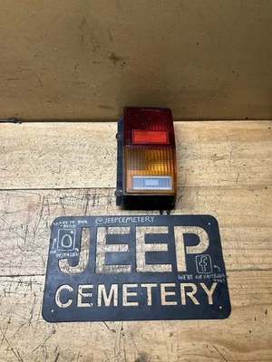 Carcasa de luz trasera lateral derecha para pasajero Jeep Cherokee XJ 84-96 OEM Foto 1 de 4