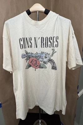 Camiseta Guns N’ Roses Rosa con Estampado de Pistola Calce Clásico Talla M Foto 1 de 4