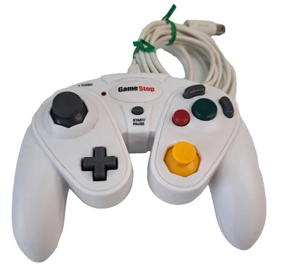 2012 GameStop G3 Wired Controller for Nintendo GameCube & Wii White - Image 1 of 4