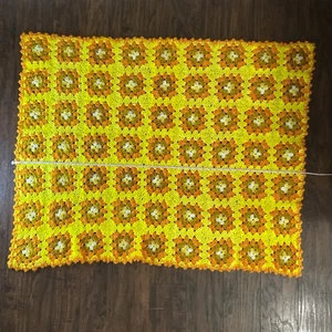 Vintage 1970's Granny Square Crochet Afghan Blanket Throw 43" X 34" - Picture 1 of 5