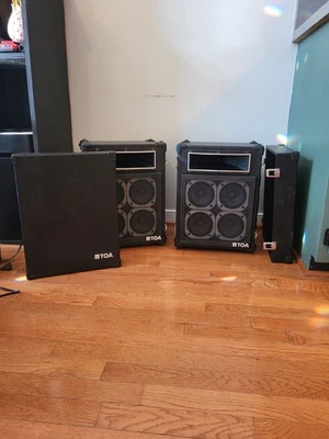 2 TOA Speakers, suitcase style, 2 tripod stands, measurements are in pictures - Image 1 of 4