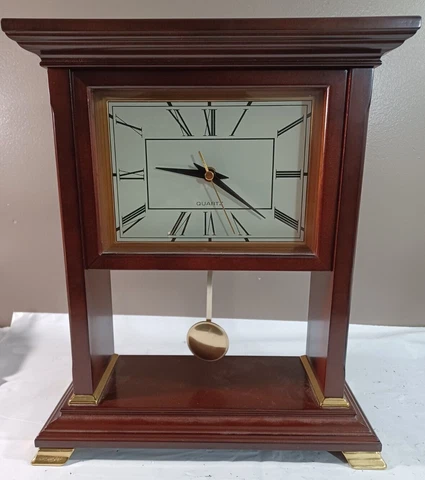 Vintage Bombay Company Mantel Clock 080Z26 with pendulum Frame Wood Cover