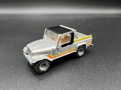 Jeep Scrambler Silver Real Riders RR Exhibiciones de rodillos defectuosas Hot Wheels Bonitas Foto 1 de 4