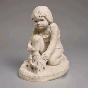 Scultura spiaggia castello di sabbia Dee Crowley occhi luminosi bambino arte vintage Austin - Foto 1 di 12