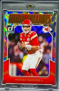 Patrick Mahomes SELTENER CHECKER REFRAKTOR INVESTMENTKARTE PANINI CHIEFS MVP NEUWERTIG - Bild 1 von 2