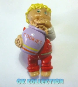 CABBAGE PATCH KIDS personaggio pvc 6 cm - LUI CON BISCOTTI (China 1984) 155 - Imagen 1 de 2