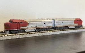 Vintage N scale Atlas FM C-Liner Santa Fe Warbonnet Powered Unit And Dummy - Picture 1 of 10