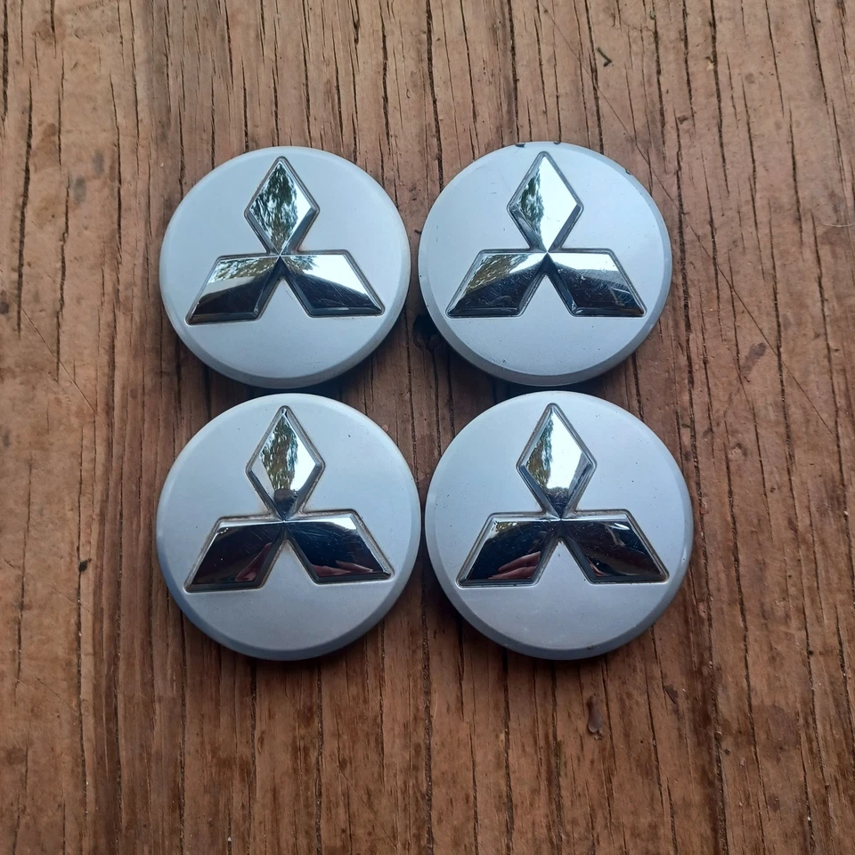 Juego de 4 tapas centrales Mitsubishi Diamante Galant Raider, 2004-2012 p/n 4252A01322 Foto 1 de 3