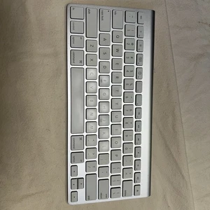 Apple Magic Keyboard - Picture 1 of 2