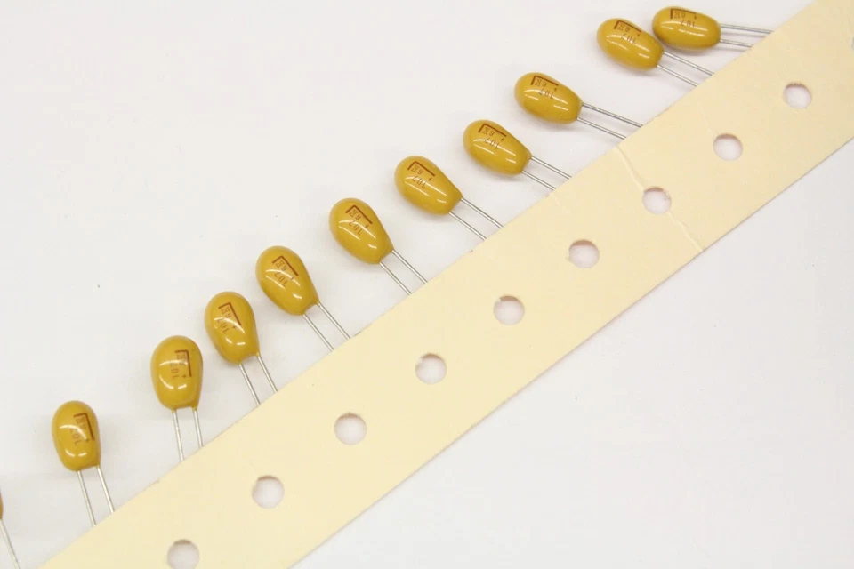 LOTE DE 100 KEMET T350J107K006AS Foto 1 de 1