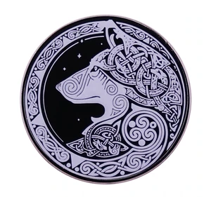 Fenrir lobo celta nórdico nudo vikingo dios Odín Ragnarok 1,2" insignia pin esmalte - Imagen 1 de 5