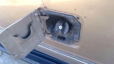 1985-2005 Chevy Astro conjunto de pescoço de enchimento de combustível com tampa de gás fabricante de equipamento original - Imagem 1 de 4