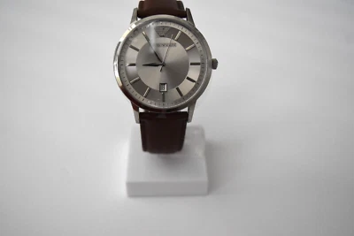 Reloj Emporio Armani Cuero Marrón Esfera Plateada AR2463 $195.00 Foto 1 de 4