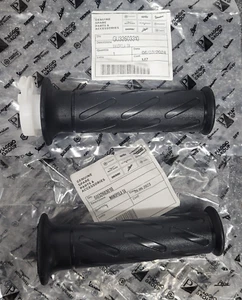 MOTO GUZZI OEM GRIP SET * GU32603010 & GU32603310 * NEW * V7 , BREVA, NEVADA - Picture 1 of 5
