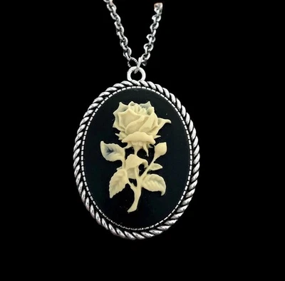 Collar camafeo victoriano de rosa de tallo largo, colgante vintage marfil sobre negro Foto 1 de 4