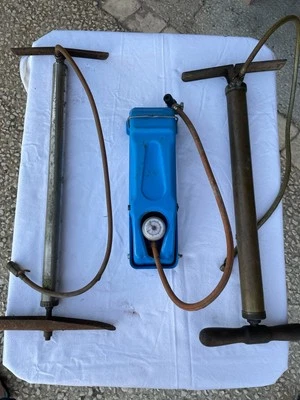 Lot Pompes à pied de Vélo anciennes 1920/30 Michelin ... - Photo 1/4