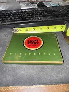 Scatola portasigarette vintage Lucky Strike verde è tostata piatta anni 50 metallo latta VUOTA - Foto 1 di 5