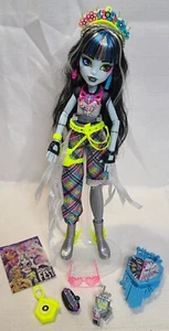 Monster High Monster Fest Frankie - Picture 1 of 6