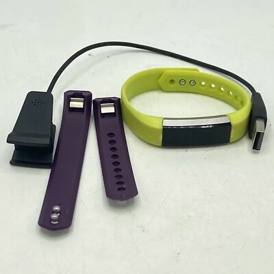 Rastreador de actividad Fitbit Alta - Pequeño - Bandas amarillas y moradas *PARA REPUESTOS* Foto 1 de 3
