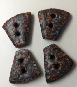 Set of 4 Large Buttons Signed by Artist Pebbled with Silver Decoration SM - Imagen 1 de 2