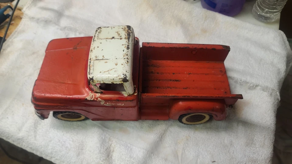"Camioneta pickup Tonka Toy 1963-1964 #302 vintage años 60 sin precio base MT 12,5"" roja" Foto 1 de 4